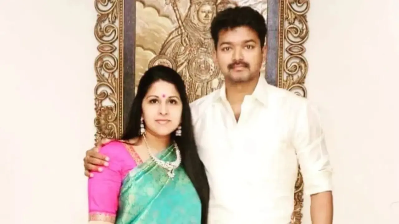 Vijay and Sangeetha first met in 1996 after she attended one of his film shoots as a fan and was introduced to him. The couple registered their marriage in the UK in 1998 and later held a traditional Hindu wedding ceremony in Chennai on August 25, 1999